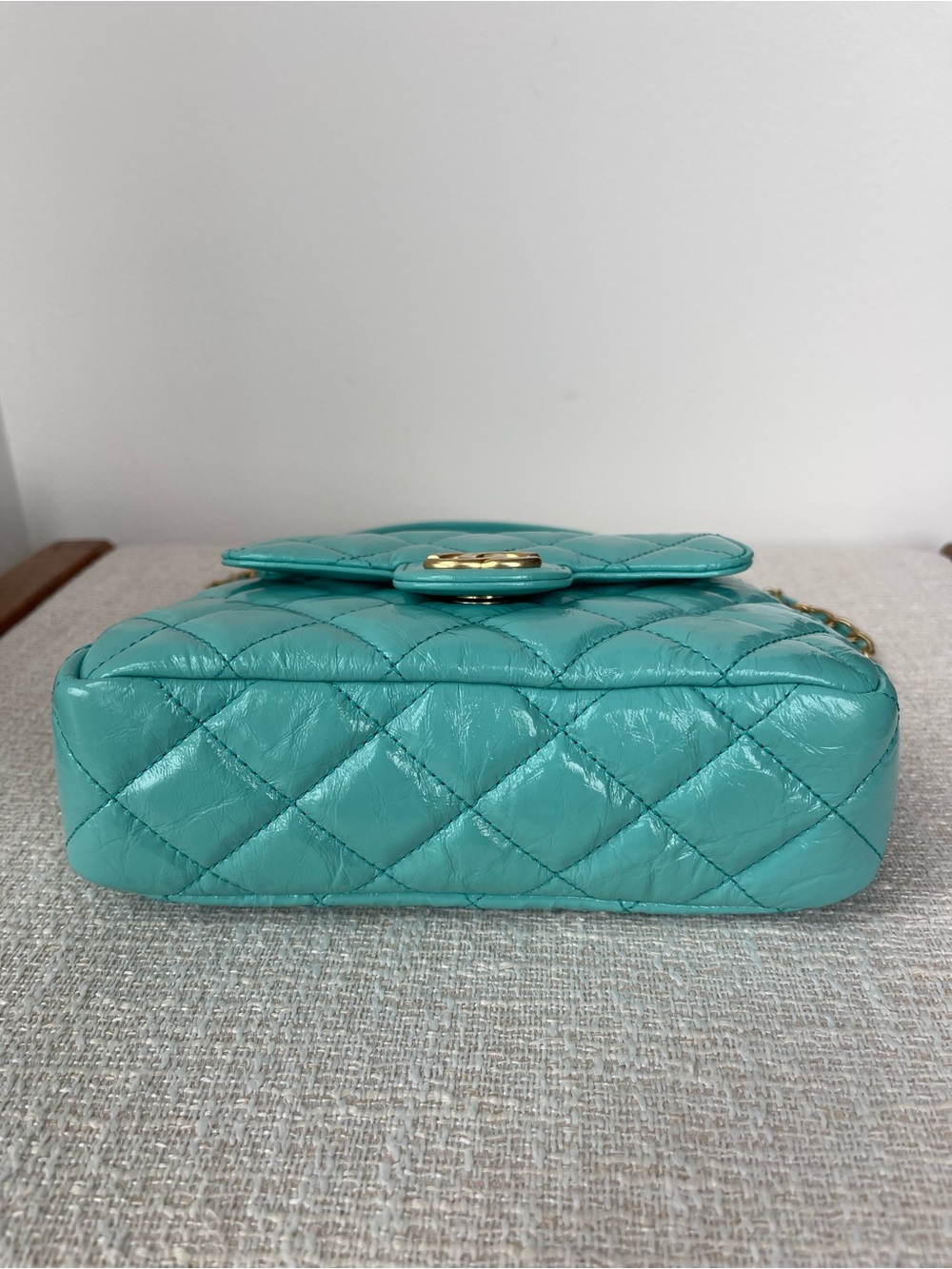 Chanel Small Wavy Hobo Bag Classic Quilted Crumpled Calfskin Rare Turquoise - Picture 5 of 12
